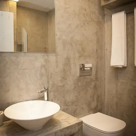 Light Blue Window Kamári