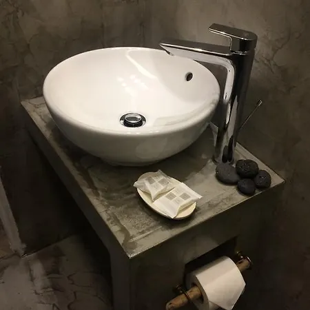 شقة لايت بلو ويندو كاماري Kamári