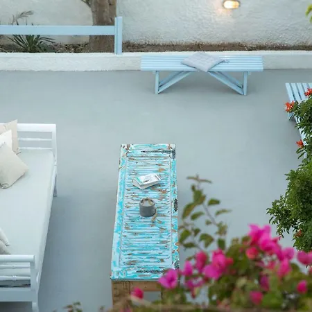 Light Blue Window Apartmán